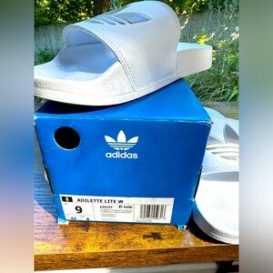 NWT in box adidas Adilette Lite - Women's size 9
Matte Silver/Ftwr White